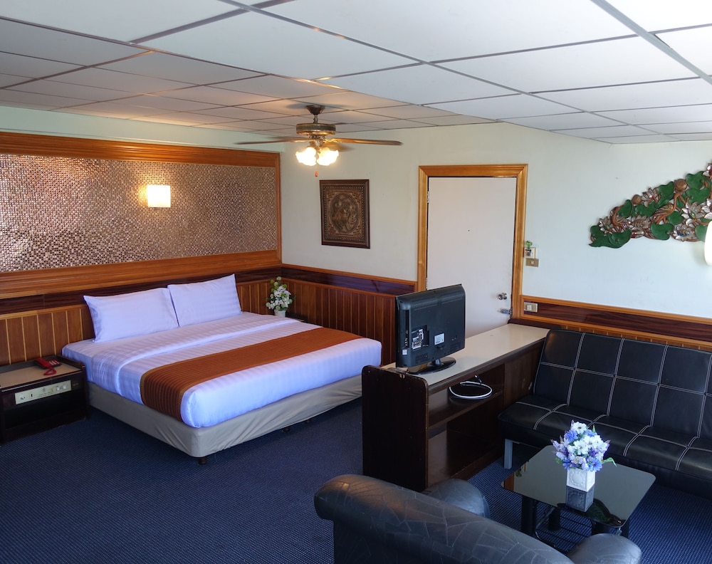 Serene Hotel 8/28