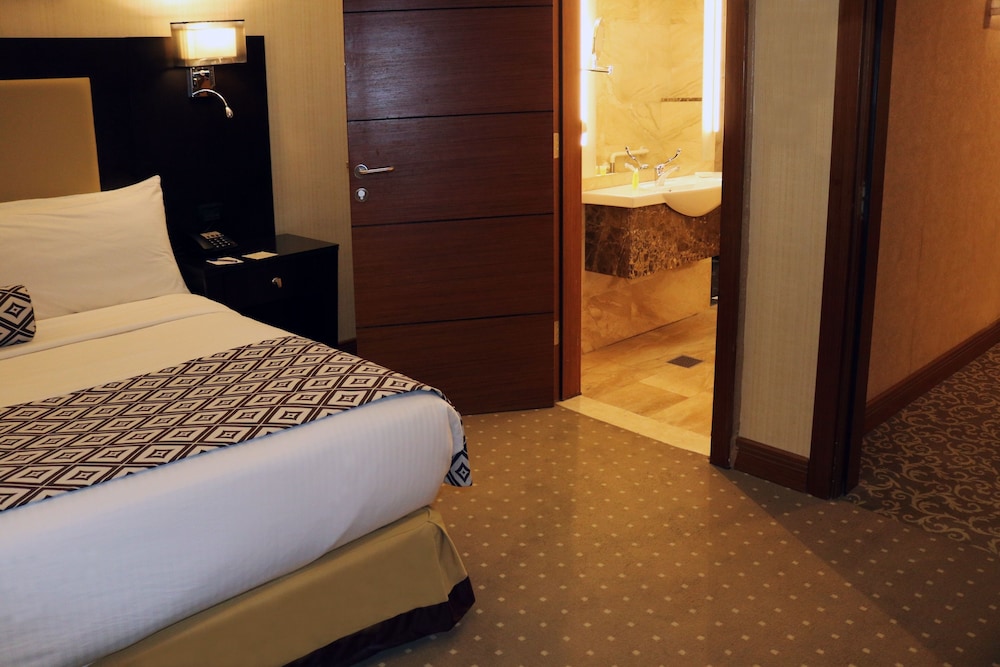 Olive Tree Hotel 12/50