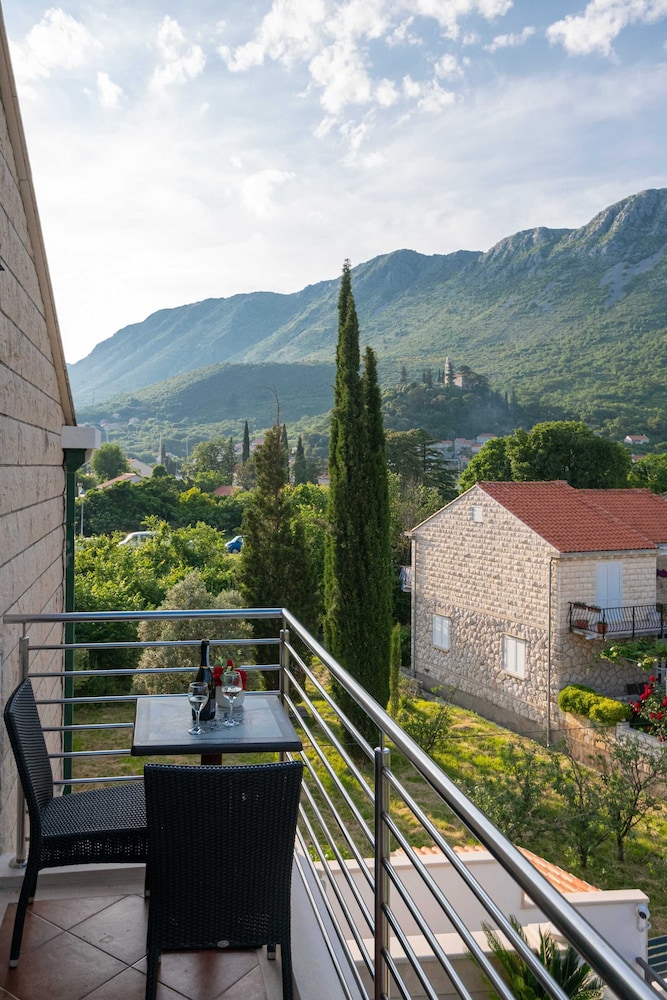 Apartments Dubelj 6/66