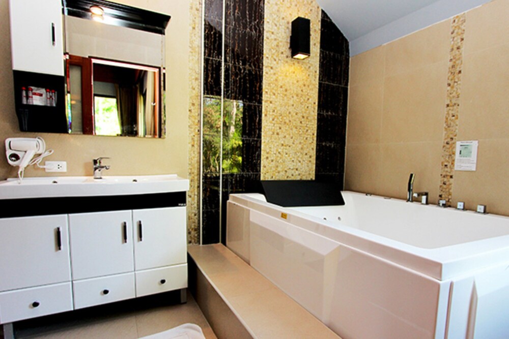 The Grace Amphawa 48/50