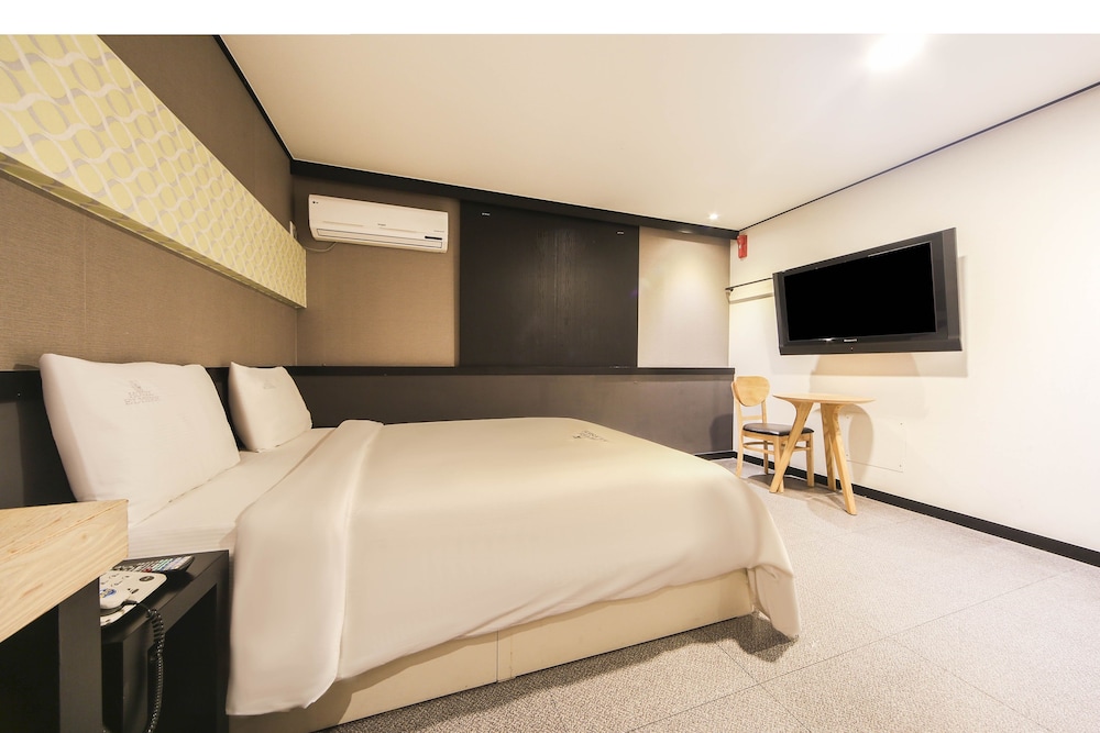 Elysee Hotel 5/44
