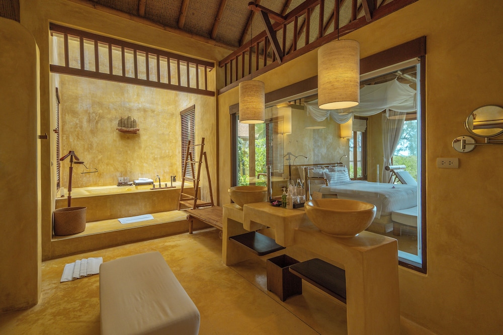 High Season Pool Villa Spa 56/56