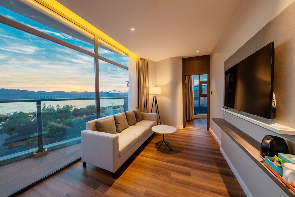 Holiday Inn Express Yichang Riverside 61/81