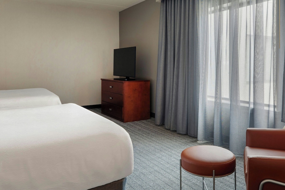 1 Bedroom, Suite, 2 Queen Beds, Sofa, Courtyard Pittsburgh Airport 4/10
