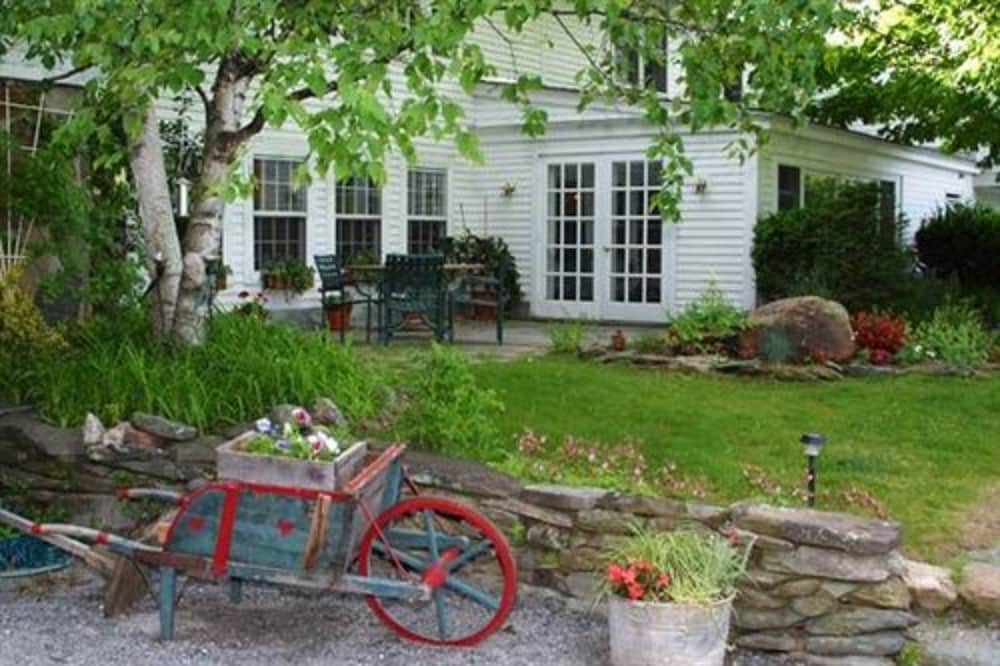 Deerhill Inn 69/77