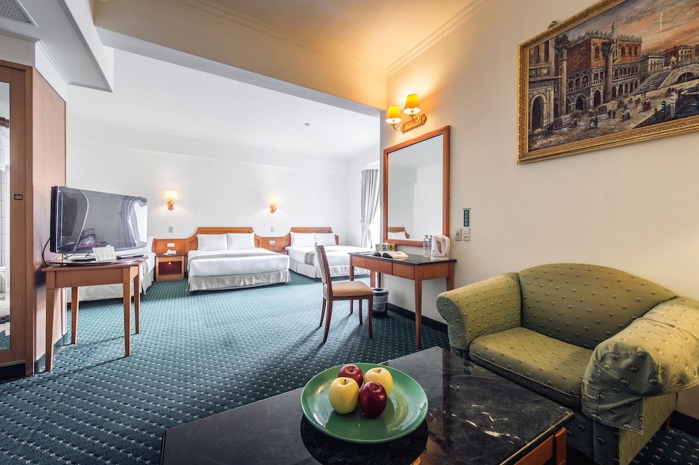Travel Road Hotel 27/37