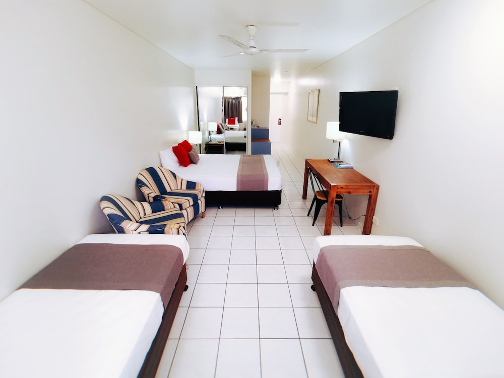 Hides Hotel Cairns 29/39
