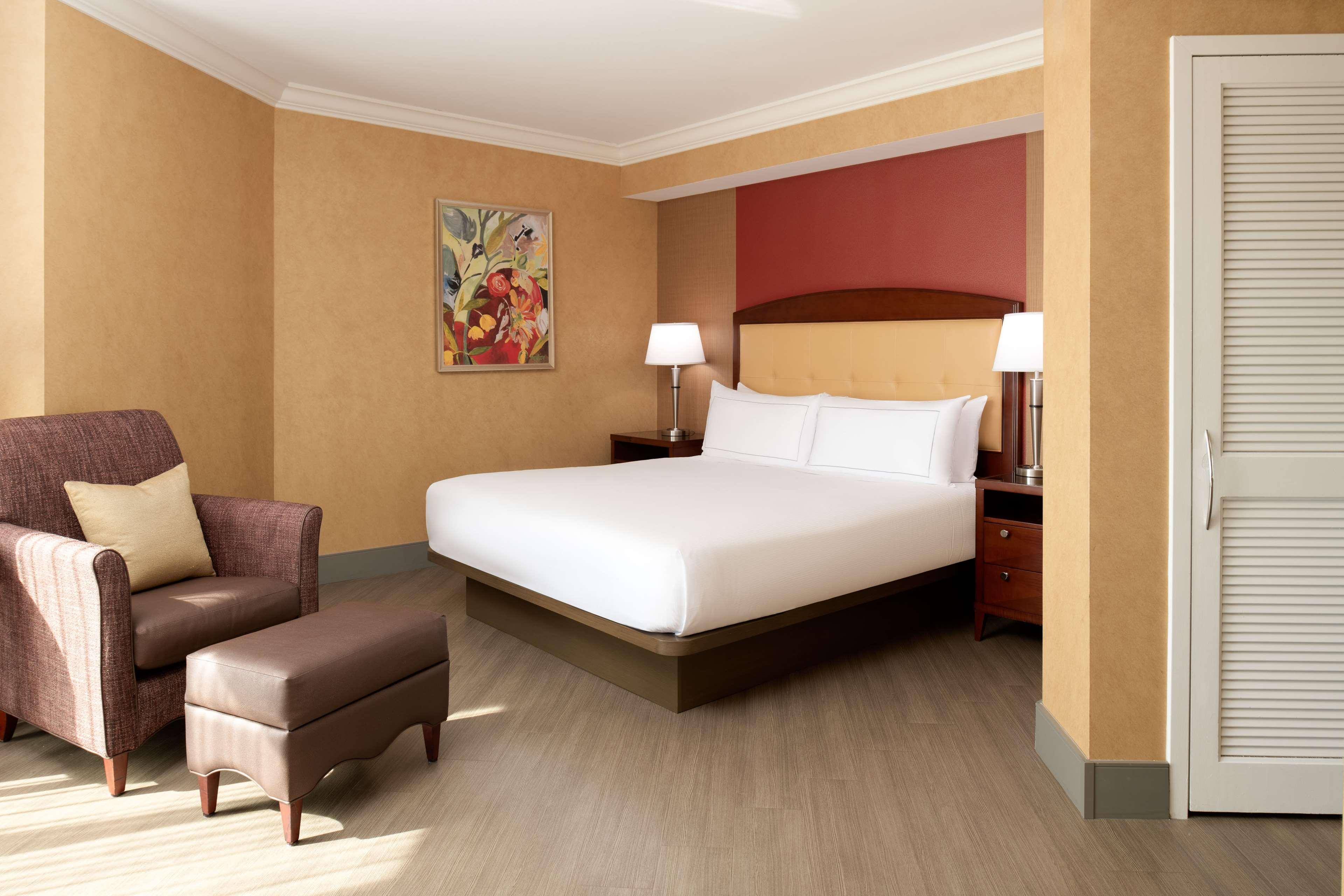 1 BEDROOM, SUITE, KING BED, PREMIUM LEVEL