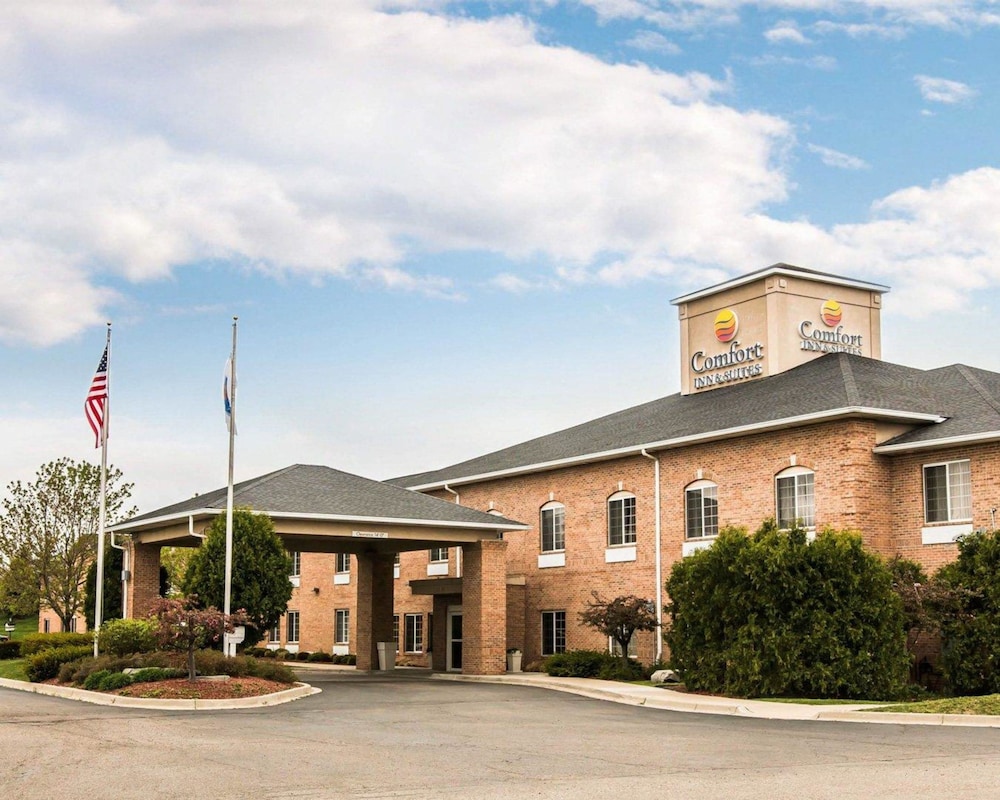 Comfort Inn and Suites Fenton MI 44/50
