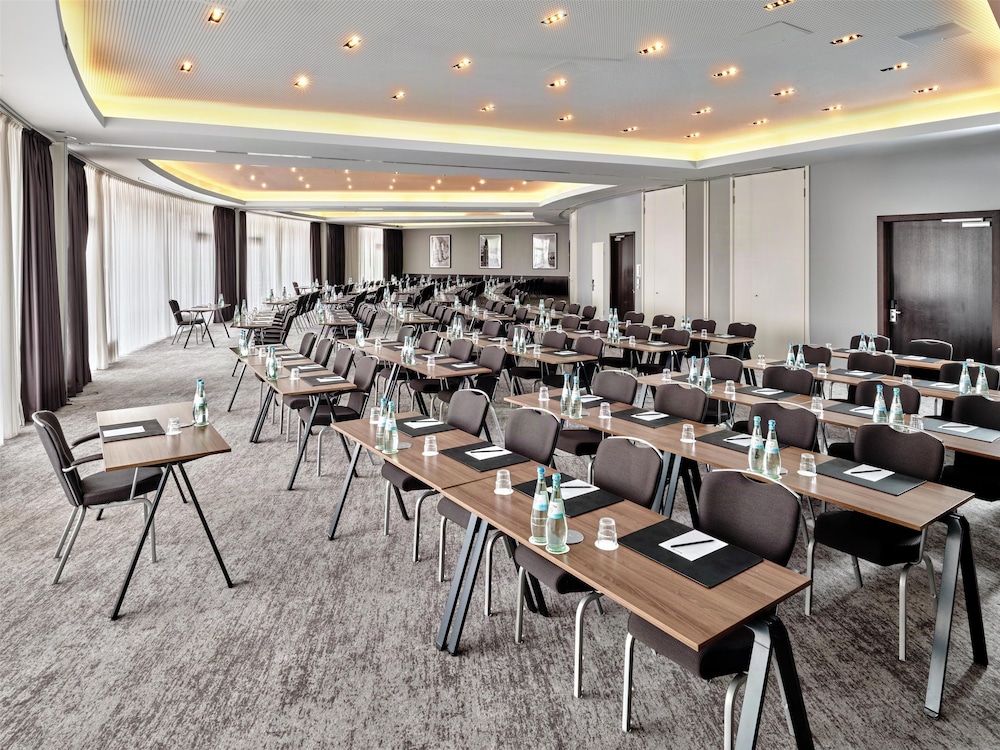 Radisson Blu Hotel, Hamburg Airport 58/66