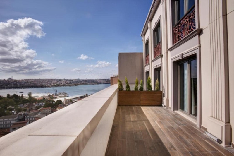 Dora Pera Hotel 61/63