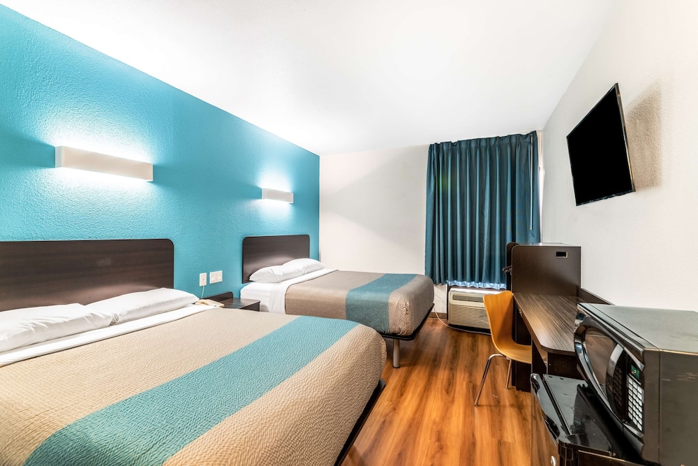 Motel6 Lewisville, TX - Medical City 28/64
