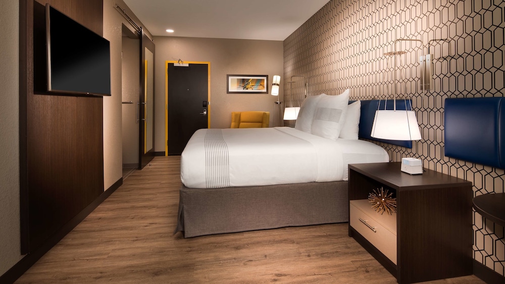 Glo Best Western Asheville Tunnel Road 17/34