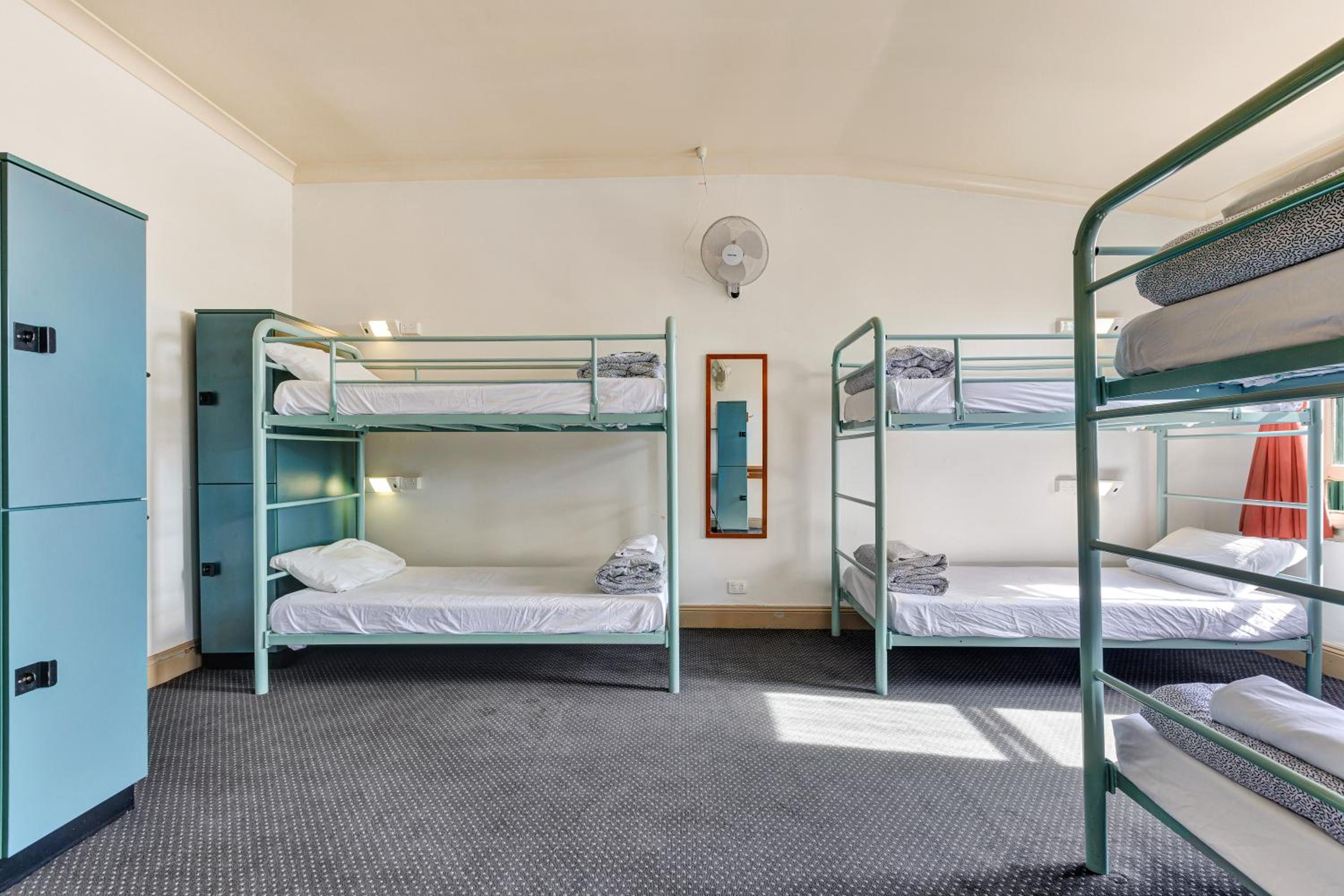 Bed in 8 Share Male Shared Bathroom