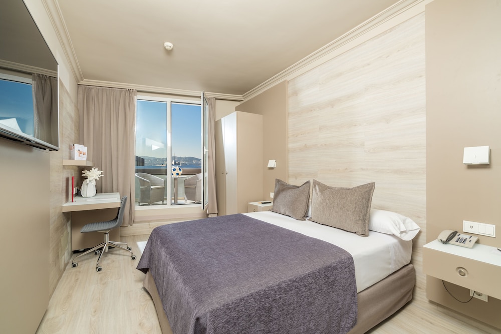 DELUXE, DOUBLE BED, TERRACE