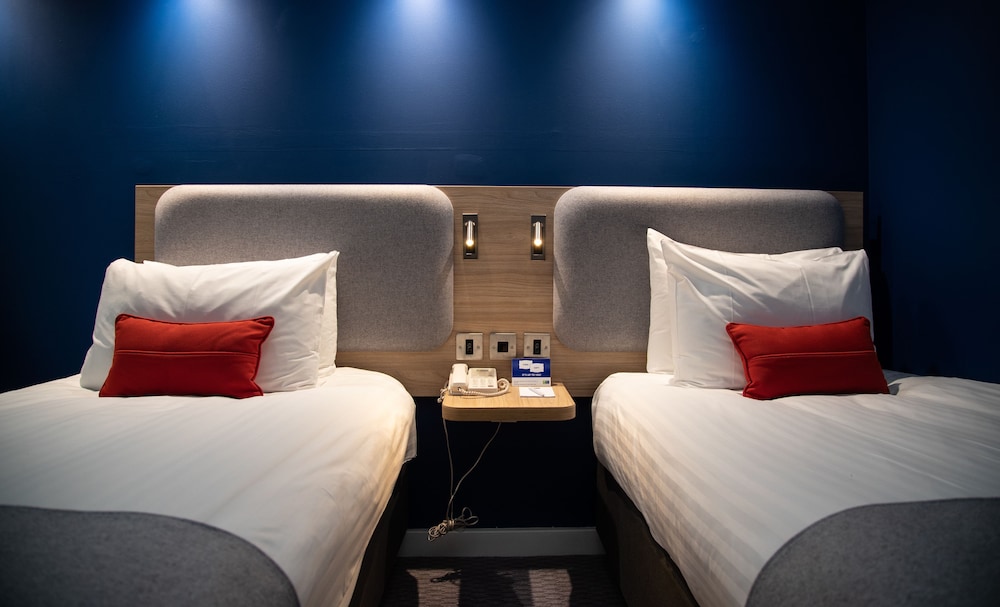Holiday Inn Express London Stansted Airport 8/33