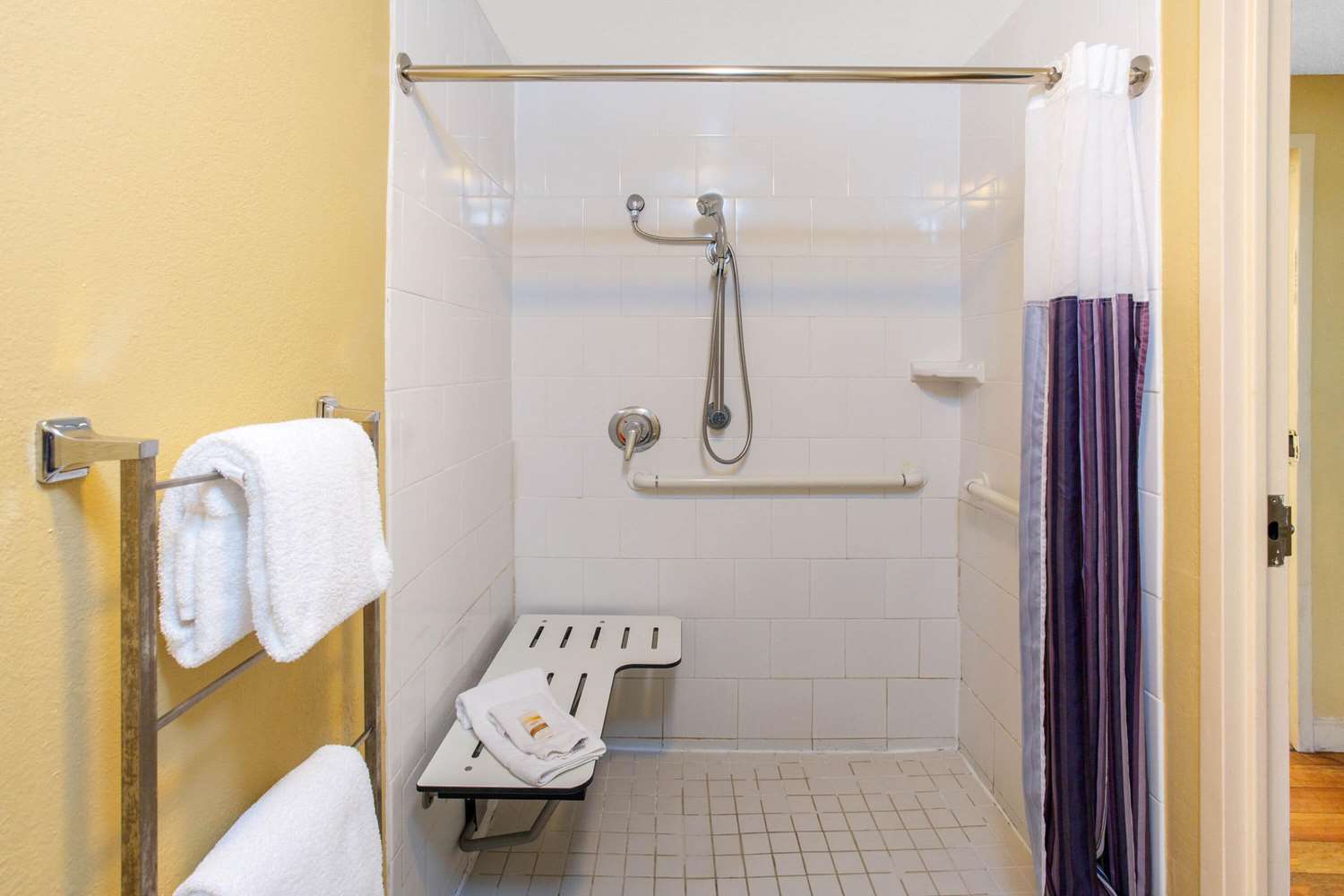 La Quinta Inn & Suites by Wyndham Sarasota Downtown 51/52