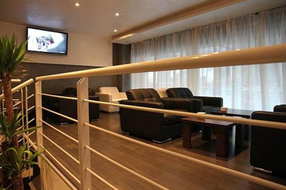 Abc Hotel 34/46