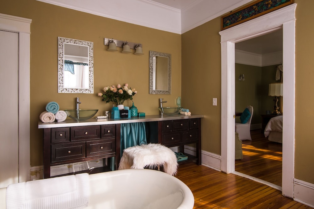 Morgan and Wells B&amp;B 24/24