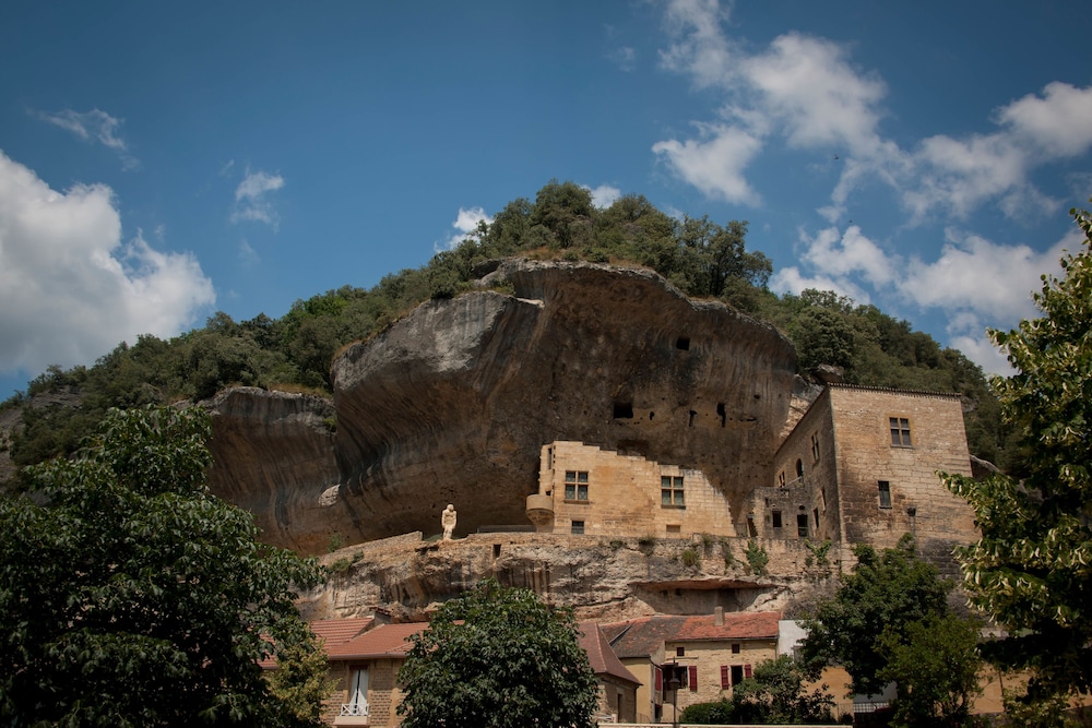 Residence Le Clos du Rocher - Vacanceole in LES EYZIES DE TAYAC