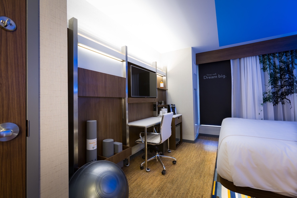 غرفة بريميوم بسرير كينج بإطلالة على المدينة، EVEN Hotel Times Square South 5/9