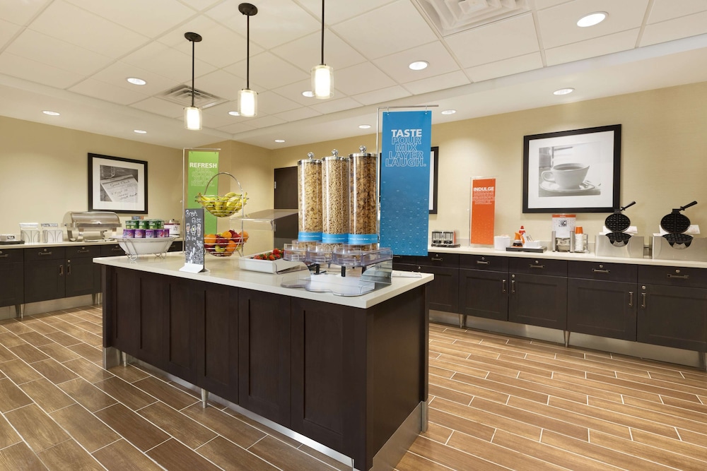 Hampton Inn and Suites Niles Warren OH 15/77