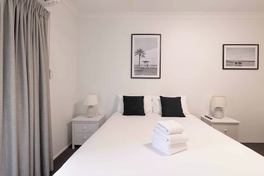 DELUXE, QUEEN BED