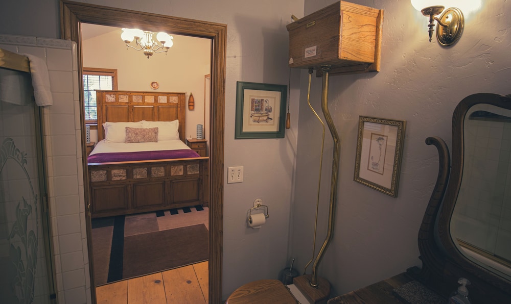 Tucker Peak Lodge 8/64