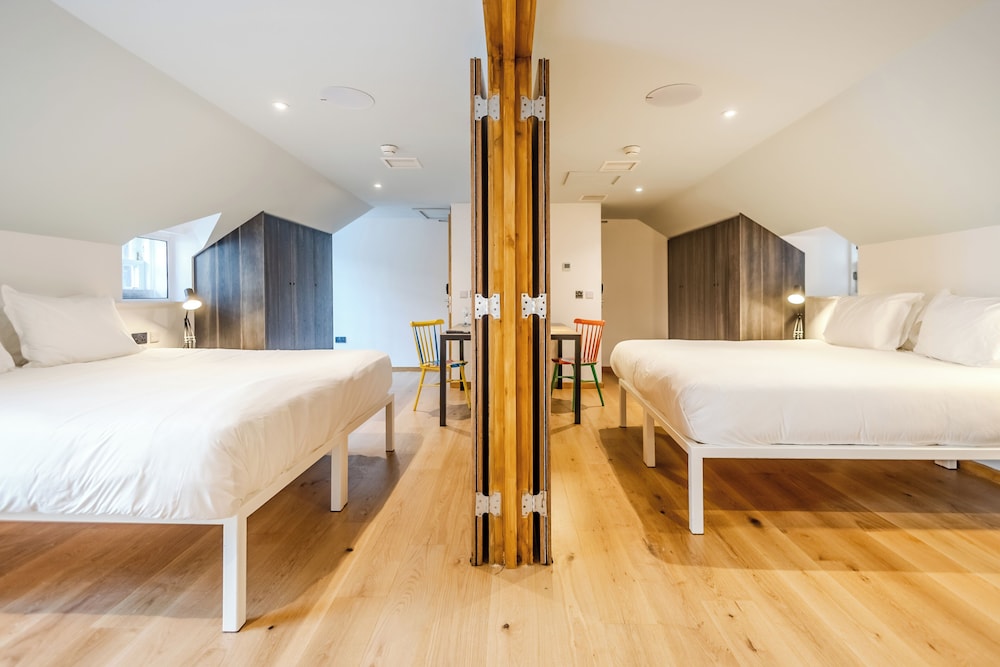Private, Mixed Dorm, Party, 4 Double Beds