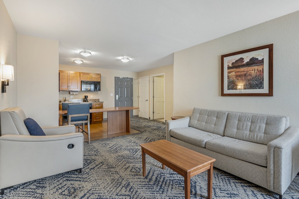Candlewood Suites Indianapolis East 30/52