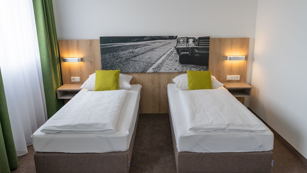 Highway Hotel 22/69