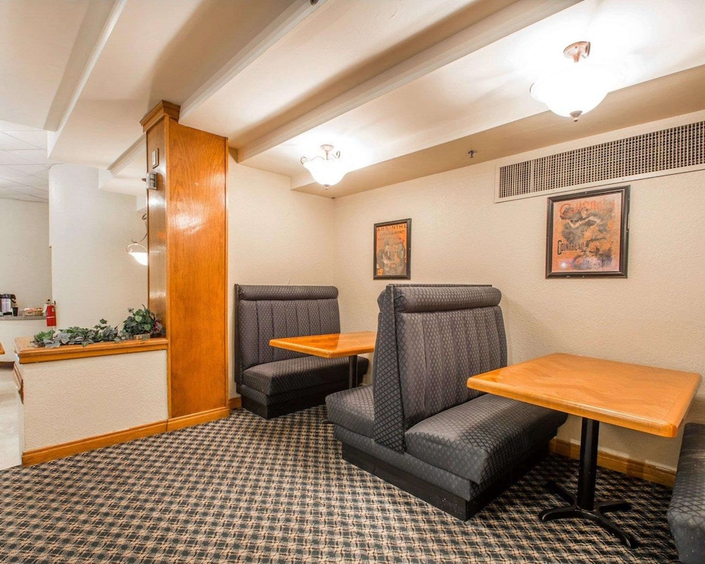 North Miami Beach Gardens Inn & Suites 30/42