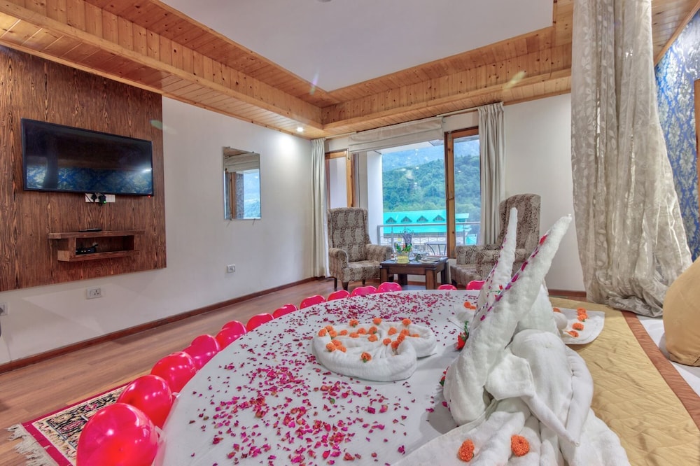 HONEYMOON, SUITE