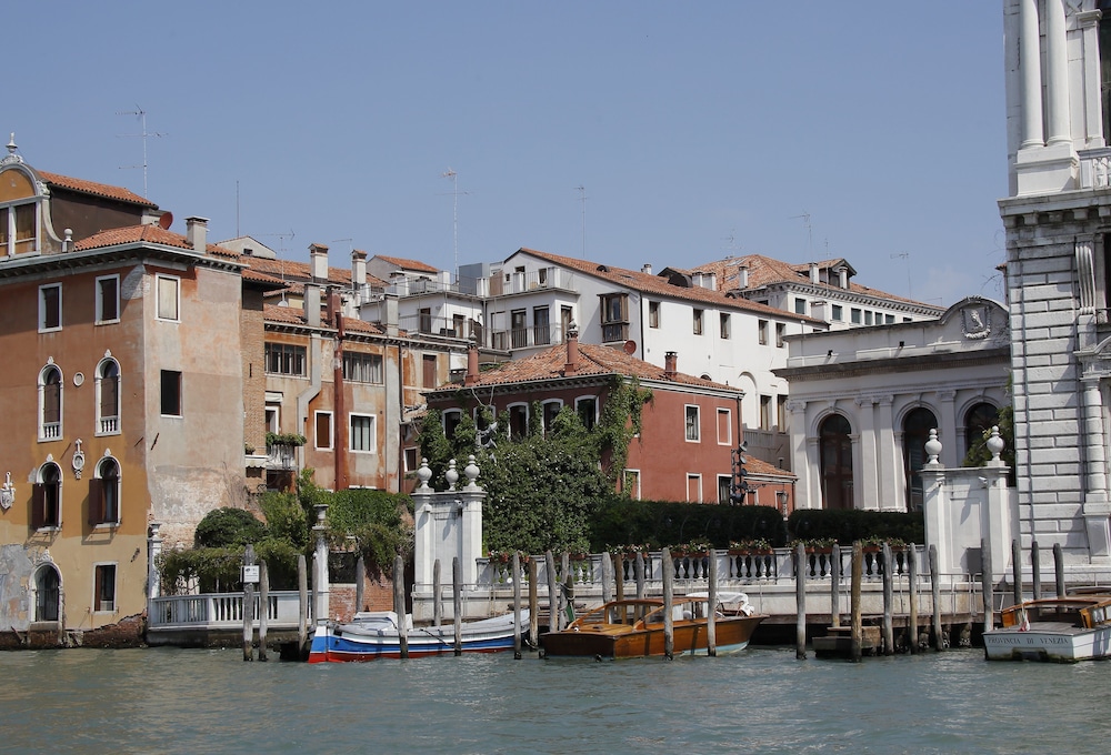 Hotel Dei Dragomanni 45/50