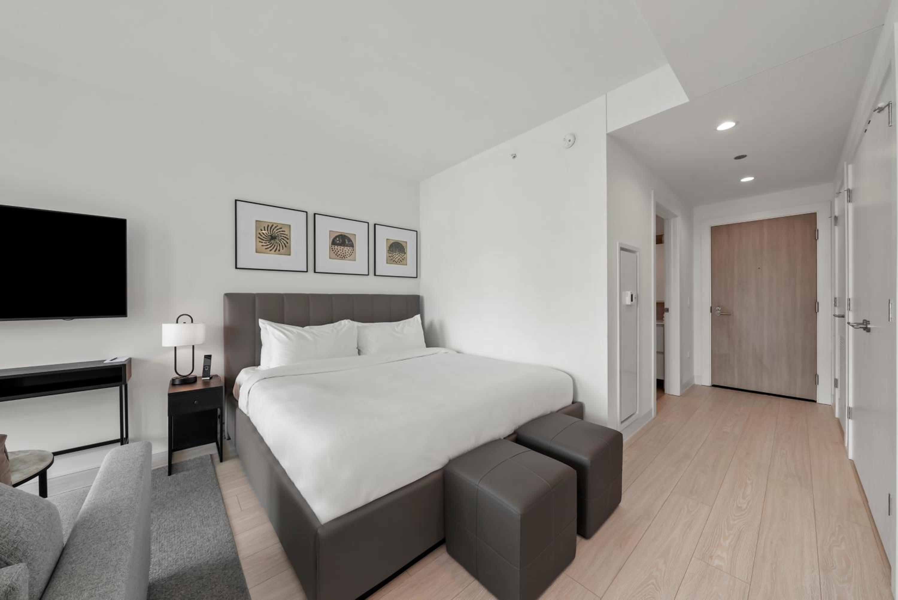 Studio, Suite, Level Chicago Fulton Market 2/5