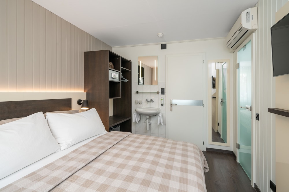 PETITE, DOUBLE BED
