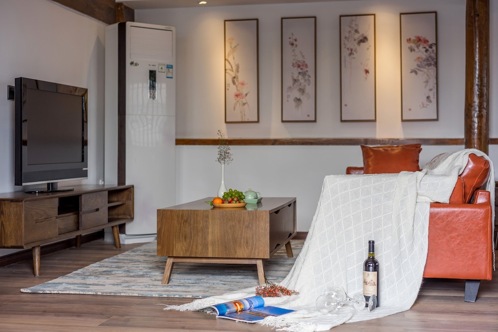 Lize Graceland Artistic Suite Inn 33/50