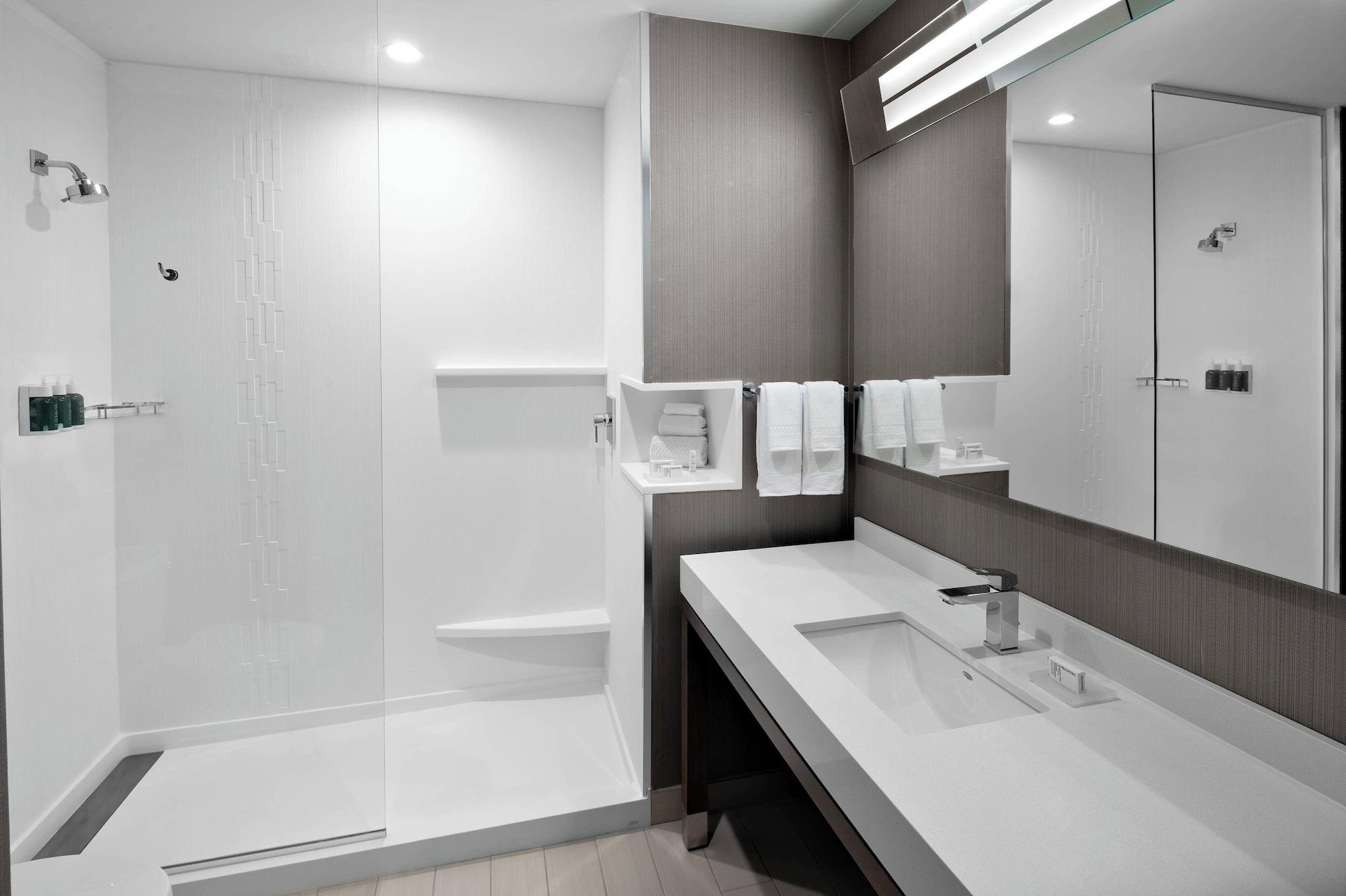 room, multiple beds، Courtyard By Marriott Delray Beach 3/4