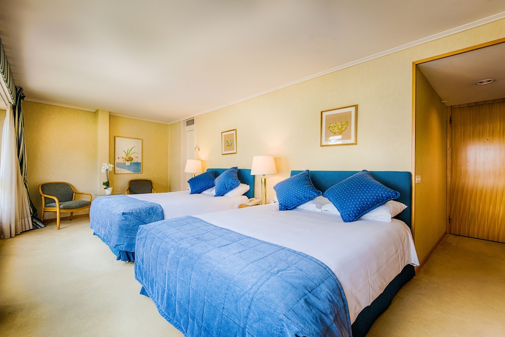 Royal Plaza Montreux Hotel 11/77