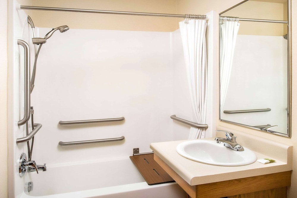 Extended Stay America Select Suites Akron South 17/51