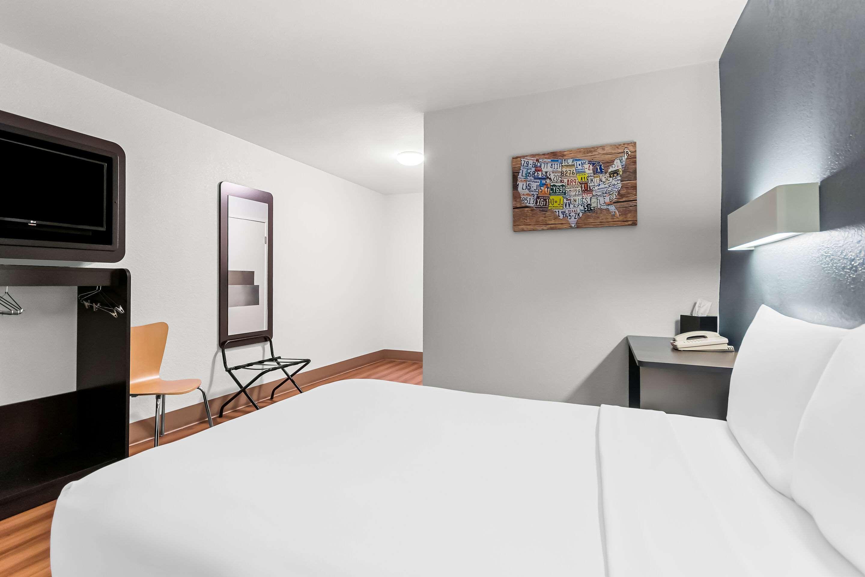 Room, Double Bed, Accessible, Econo Lodge Idaho Falls, ID 3/5