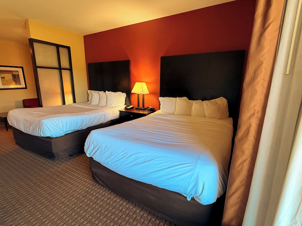 Suite, 2 Queen Beds, Sofa