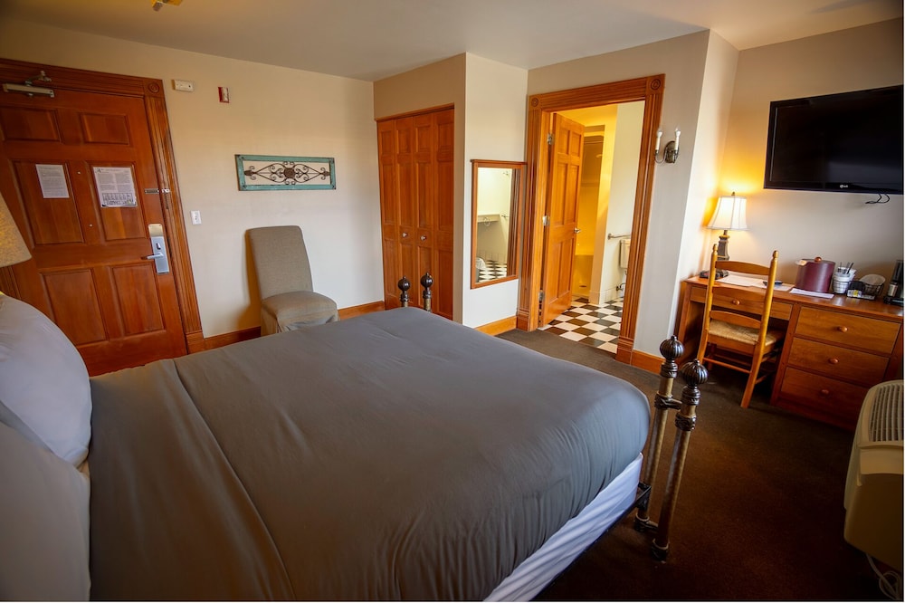 ROOM, QUEEN BED, ACCESSIBLE