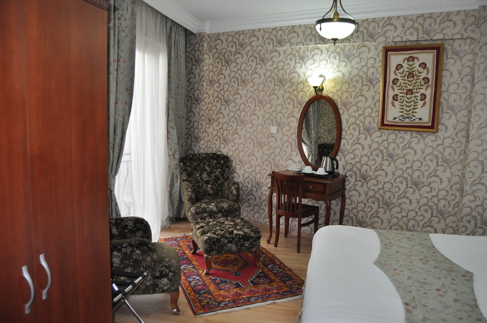 Basileus Hotel 53/79