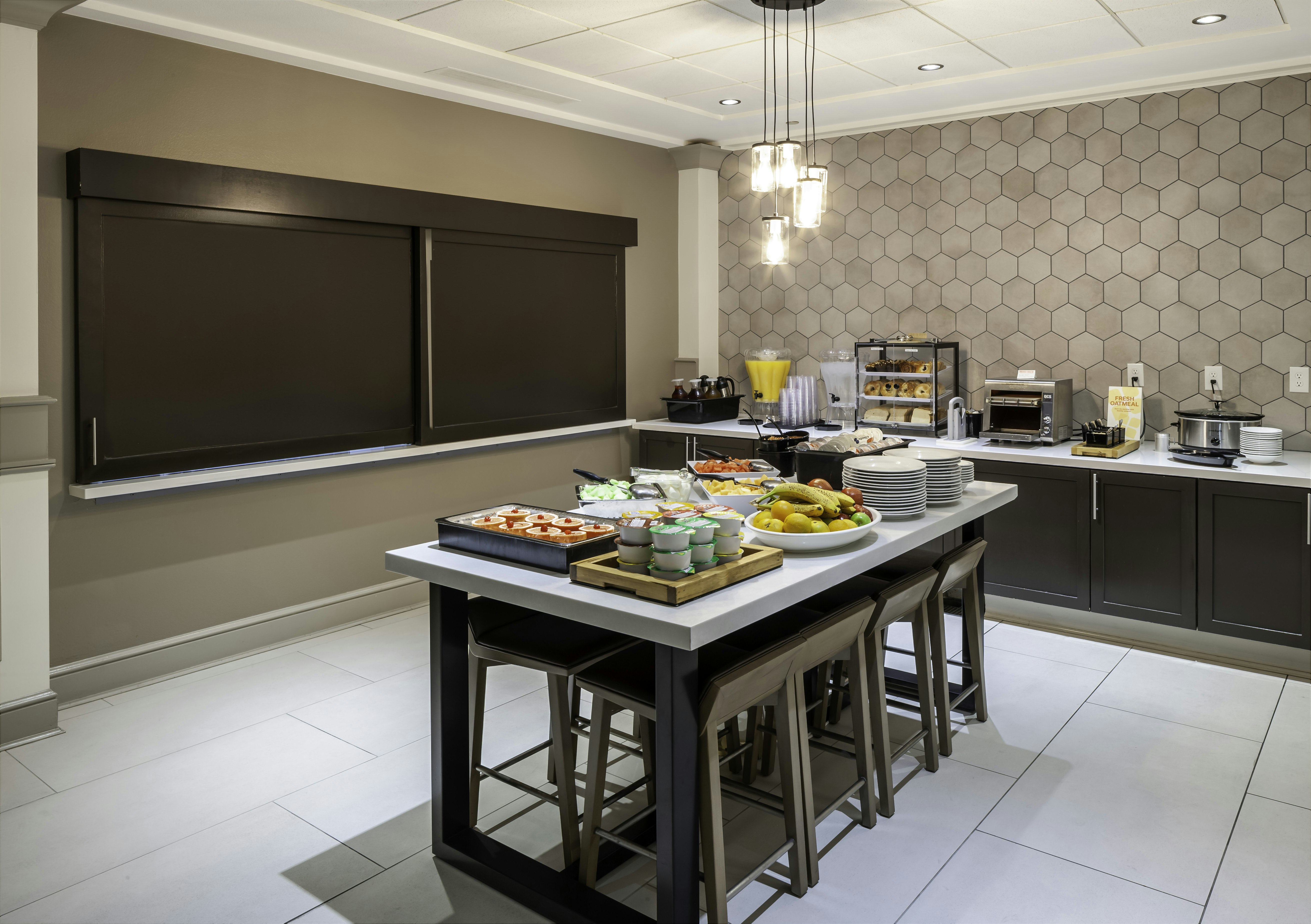 Hilton Garden Inn San Diego/Rancho Bernardo 54/78
