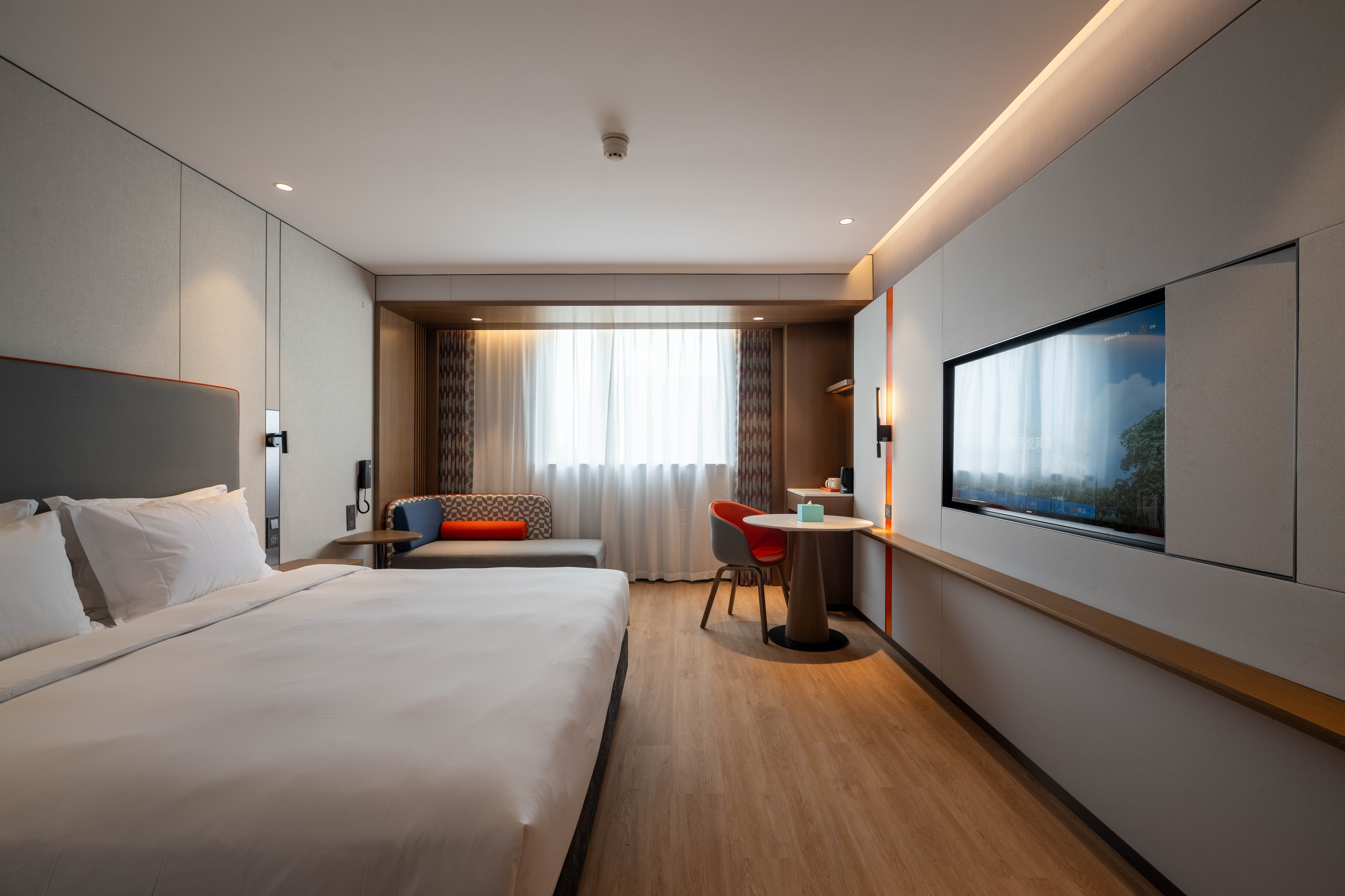 Standard, King Bed, Extra Floor Space