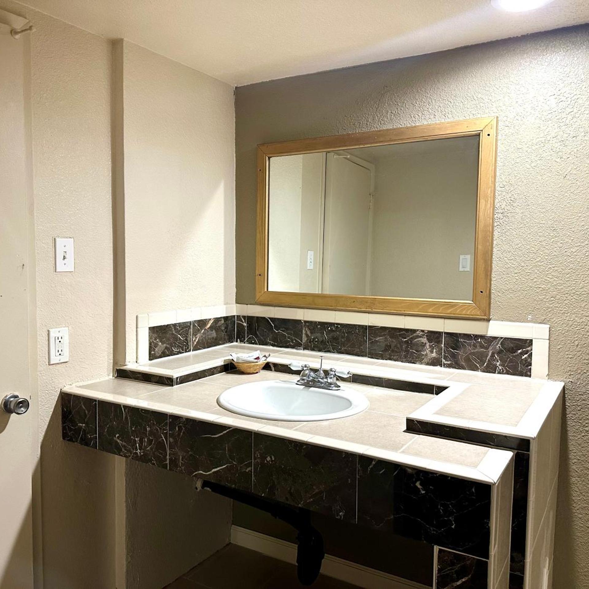 Regency Inn Fresno 14/14