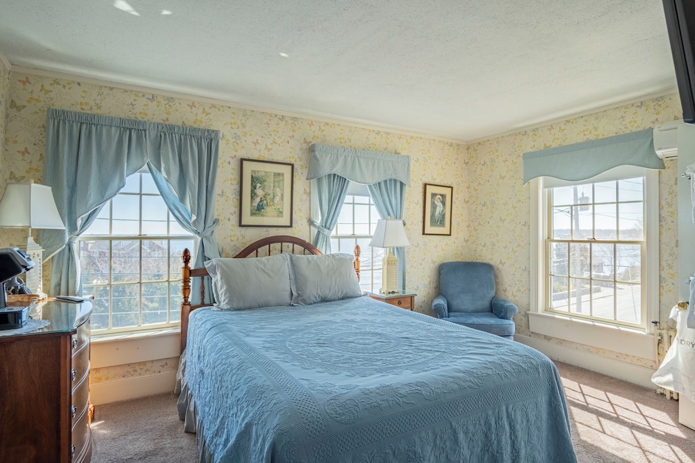 The Yankee Clipper Inn 9/50