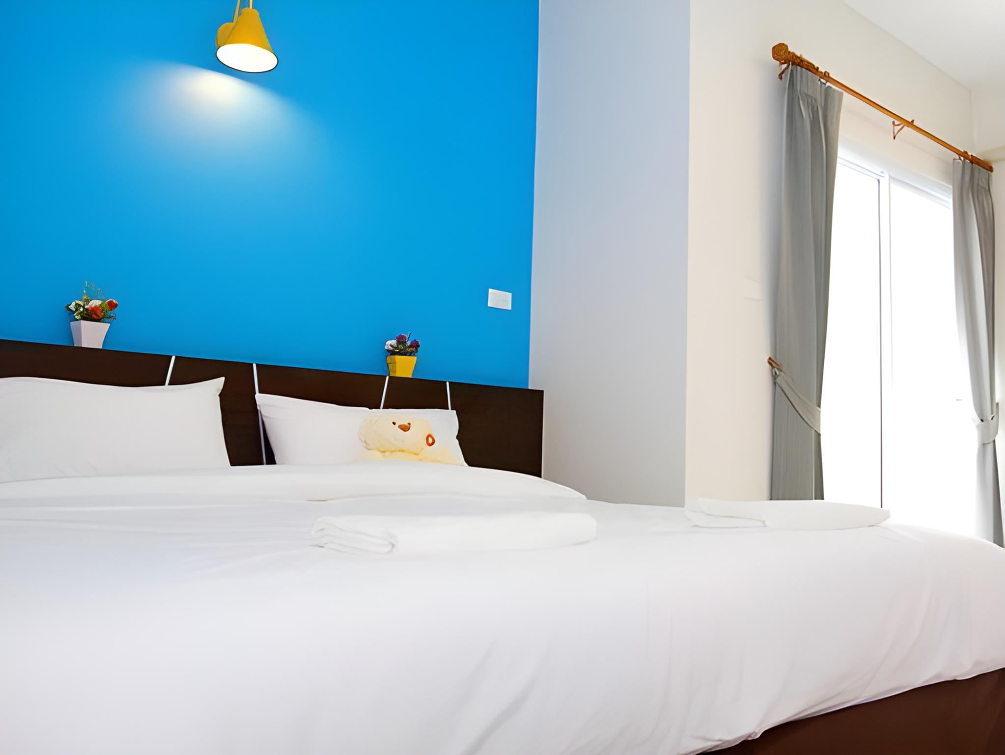STUDIO, DOUBLE BED