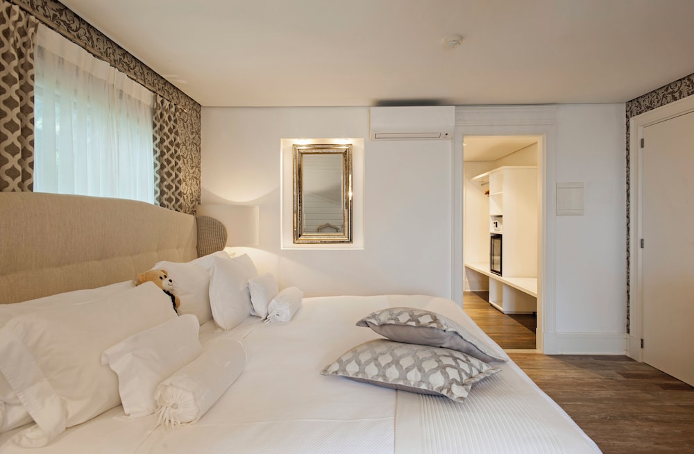 White, Mountain, King Bed